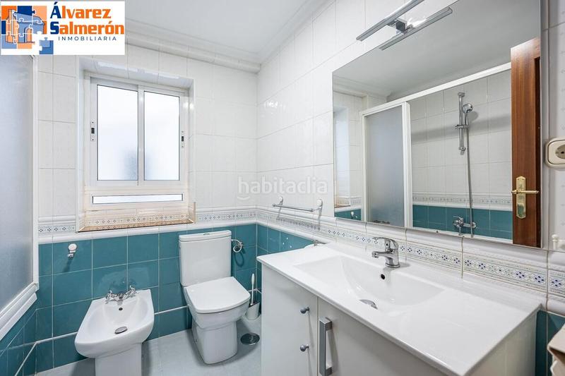 Foto fdfb0d23-b1de-4d42-bf0a-d0a0269da9bc. Pis amb calefacció a Pajaritos Granada