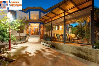 Chalet  Paseo de la cueva. Espectacular chalet campo de golf las gabias con parcela adicion