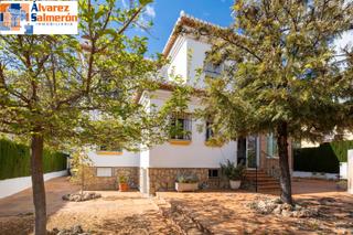 Xalet  Calle dulcinea. Chalet independient en urbanizacion molino alto otura.