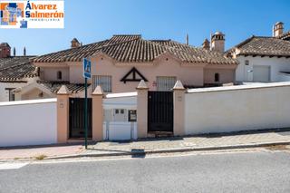 Casa adossada  Calle sala de los reyes. Hermosa casa en carretera de la sierra, para entrar a vivir!!