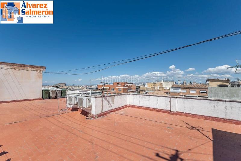 Foto ed9025de-f04c-407f-be80-51169674e073. Piso un refugio de luz y diseño en pleno corazón histórico con plaza de garaje. en Granada