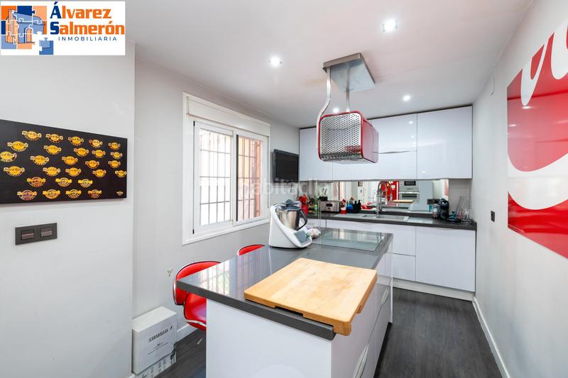 Foto 40e7c376-4dd5-4591-860c-7716c35f8374. Casa a schiera con camino riscaldamento parcheggio piscina in Granada