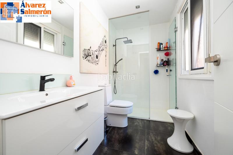 Foto 946622d4-7ed4-4df3-a527-0f6443816176. Casa a schiera con camino riscaldamento parcheggio piscina in Granada