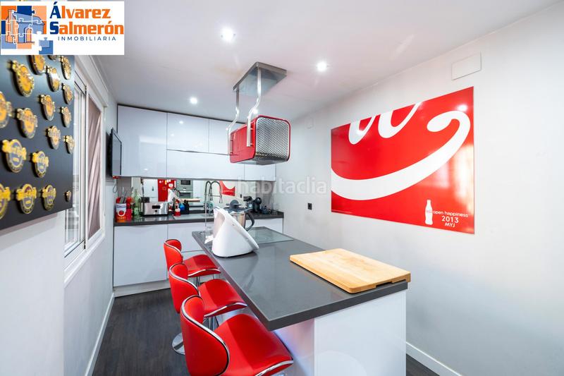 Foto 9729d414-e4b9-4270-ac81-3946ded2497f. Casa a schiera con camino riscaldamento parcheggio piscina in Granada