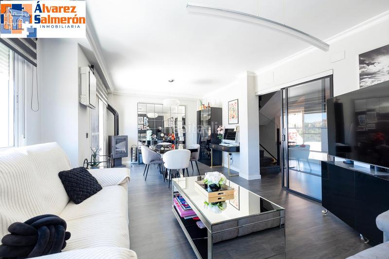 Foto bb580f3a-ce46-4cb2-9835-0730bad4b2e4. Casa a schiera con camino riscaldamento parcheggio piscina in Granada