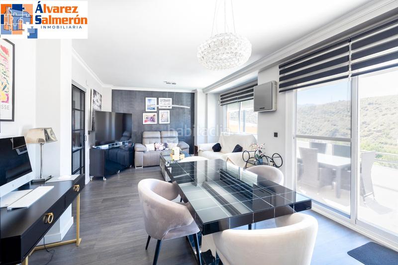 Foto bf563805-b503-4c2a-a660-e672e4ed1028. Casa a schiera con camino riscaldamento parcheggio piscina in Granada