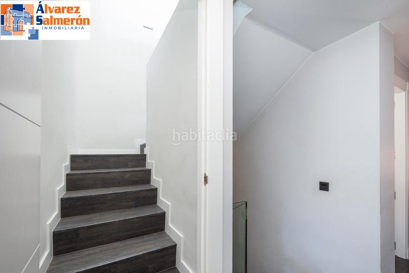 Foto ce132dab-bc4b-4661-a253-7e2d602cec26. Casa a schiera con camino riscaldamento parcheggio piscina in Granada