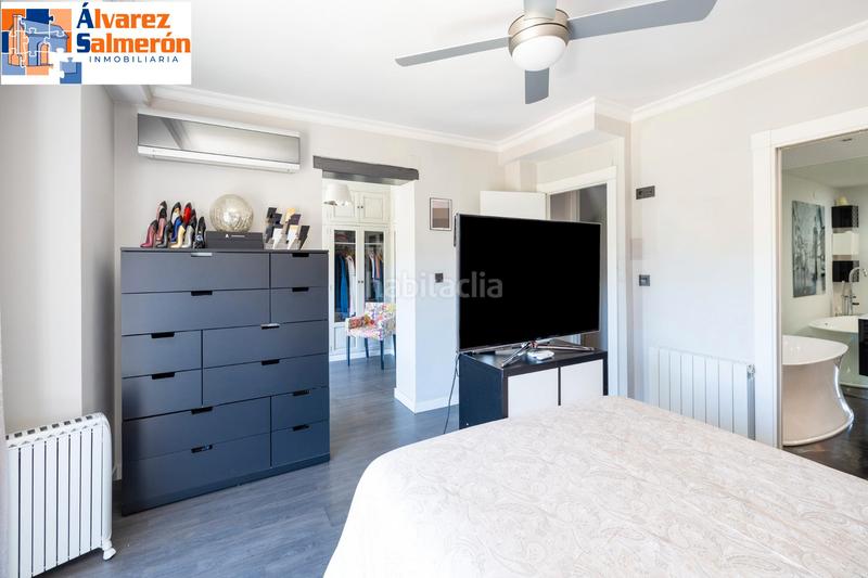 Foto d12f7233-0b5a-4548-8a16-c83161220314. Casa a schiera con camino riscaldamento parcheggio piscina in Granada