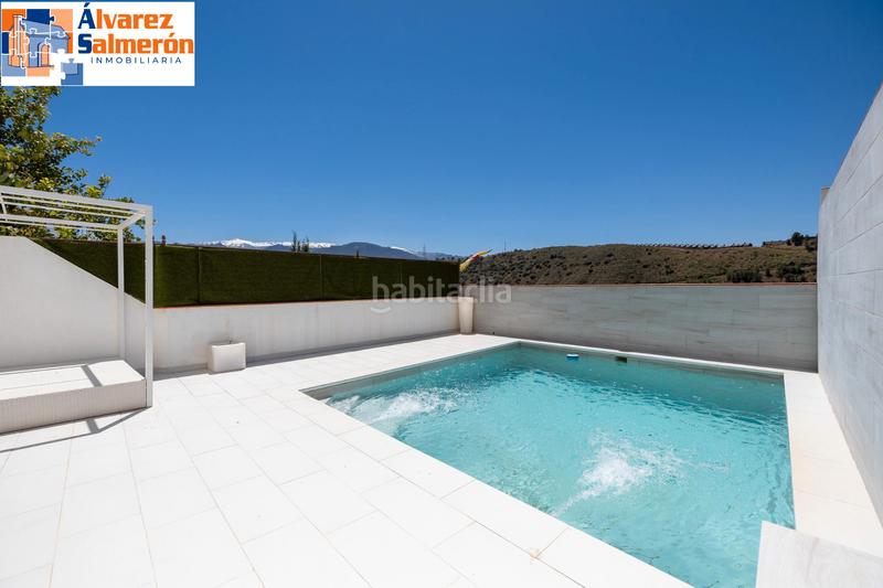 Foto d3bf1ebf-7003-49b6-bae3-81b9494c2acb. Casa a schiera con camino riscaldamento parcheggio piscina in Granada