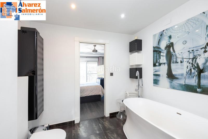 Foto e97cf922-e8a0-4d16-bb17-082b0655d447. Casa a schiera con camino riscaldamento parcheggio piscina in Granada