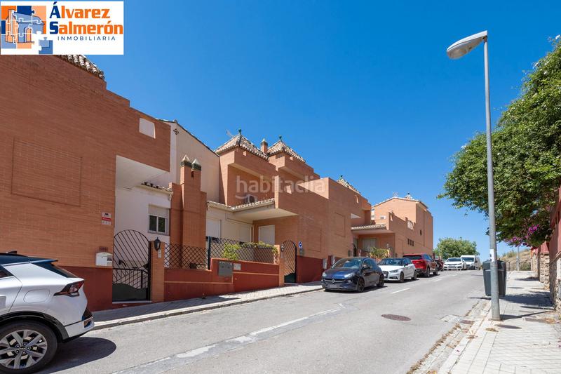 Foto ee34f903-1262-4f9d-8f22-609fa6f22152. Casa a schiera con camino riscaldamento parcheggio piscina in Granada