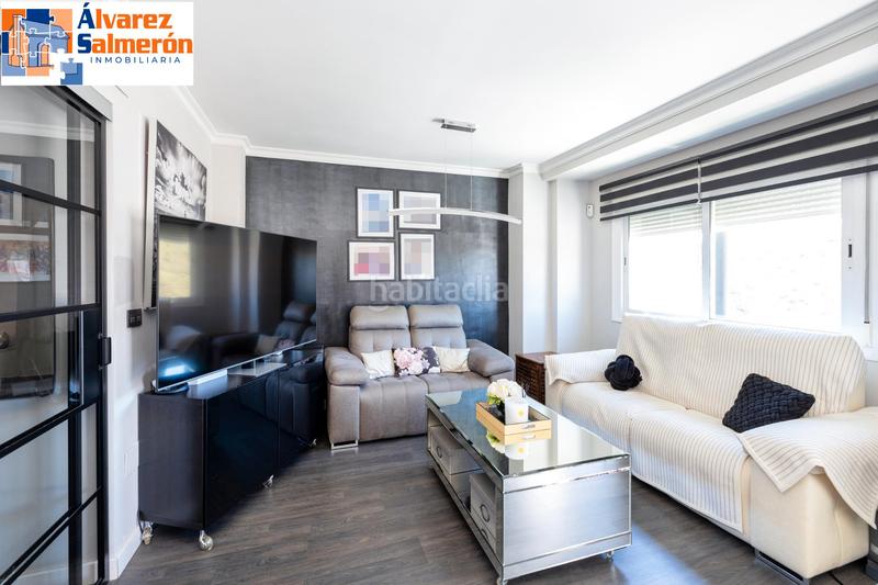 Foto f32d75e9-0828-4296-8ead-20c1bf8f2283. Casa a schiera con camino riscaldamento parcheggio piscina in Granada