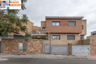 Maison jumelée  Calle margarita. Exclusivo adosado en armilla: vistas, luz, diseño y confort tota