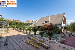 Chalet  Avenida andalucía. Chalet increíble en las gabias.
