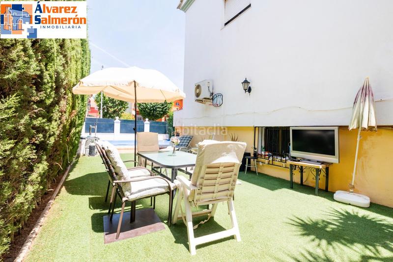 Foto d8c8df26-f0dc-4293-92b9-aab49f1f18fd. Casa pareada ?? tu nuevo hogar : amplitud, comodidad y una zona exterior de ensueño en Churriana de la Vega