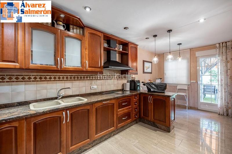 Foto 27f77fc6-c0ad-42b7-a41a-94969f8621bf. Casa con camino riscaldamento parcheggio in San Ildefonso Granada