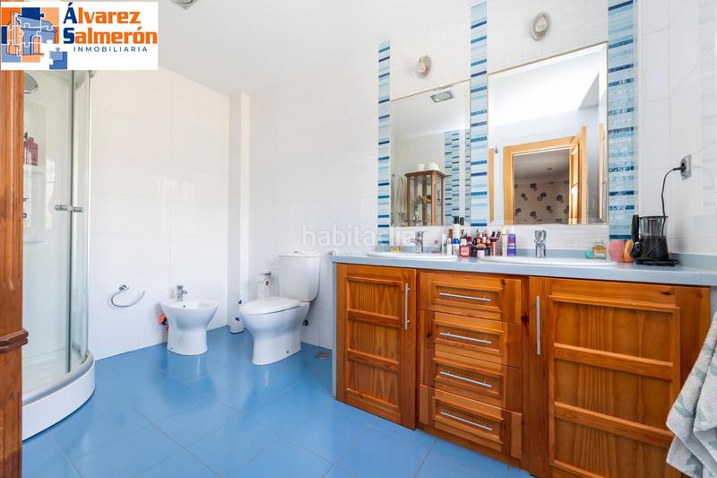 Foto 7d3fb2dc-d2f0-4ee0-b5bd-d435fb64bfa1. Chalet avec chauffage parking piscine dans Huétor Vega