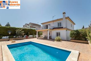 Xalet  Calle encinas. Chalet independiente con piscina en la prestigiosa urbanización