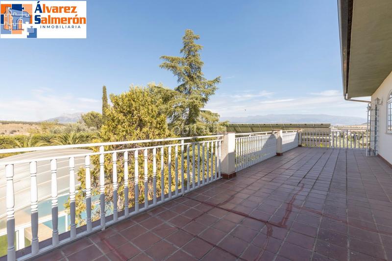 Foto a33bcb2f-1ef8-46af-b90f-48134fdb7875. Casa amb xemeneia calefacció aparcament piscina a Atarfe