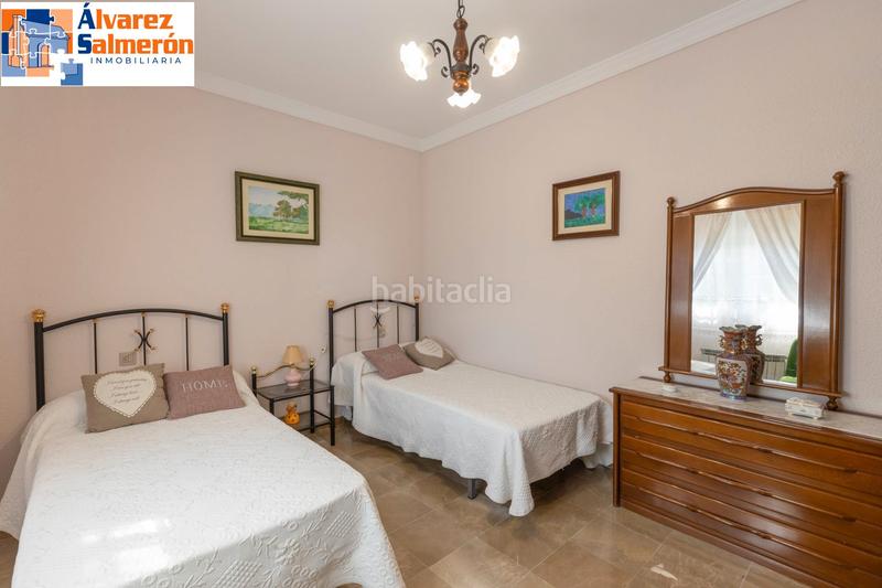 Foto b47f2142-045a-4a9d-bf9c-cb5f02ece982. Casa amb xemeneia calefacció aparcament piscina a Atarfe