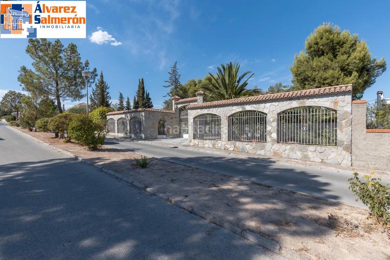 Foto bb76daf5-9b79-4e05-8c0c-241cb8bbc590. Casa amb xemeneia calefacció aparcament piscina a Atarfe