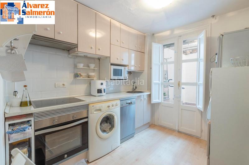 Foto bc91bad0-9d2e-4392-9911-b07913458e96. Apartamento coqueto apartamento junto a calle ancha de capuchinos con cochera en Granada