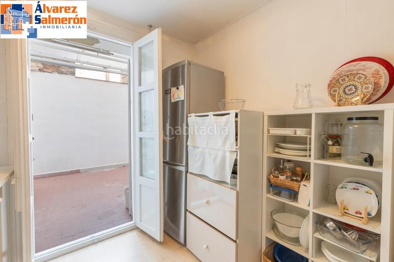 Foto c4bf9ae2-3cf0-47fb-92ce-cdc5b3e20c09. Apartamento coqueto apartamento junto a calle ancha de capuchinos con cochera en Granada
