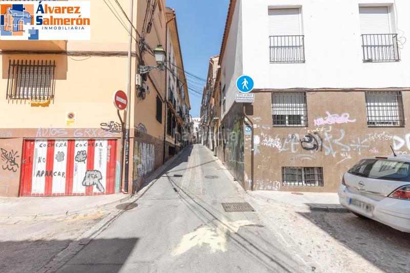 Foto ea7b1d05-4413-4871-85d6-37cf04892481. Apartamento coqueto apartamento junto a calle ancha de capuchinos con cochera en Granada