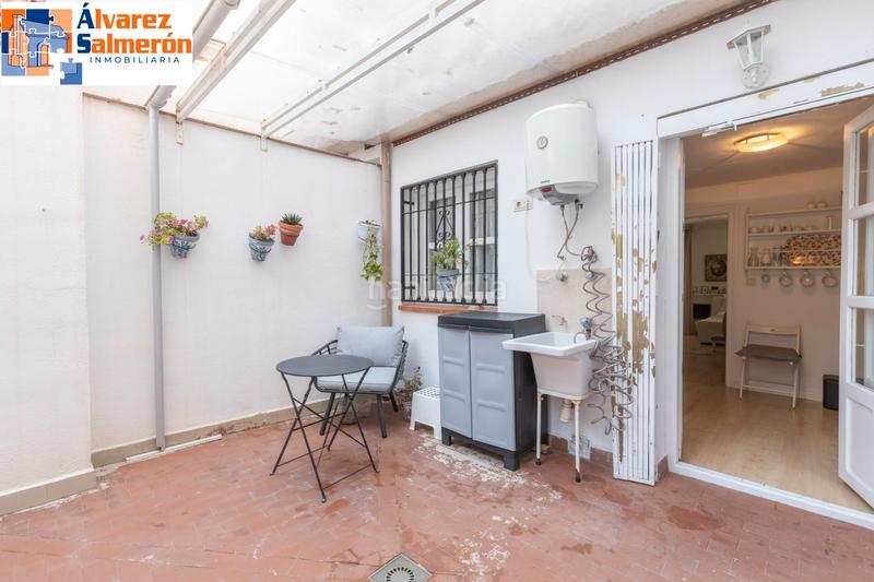 Foto efa9bbc2-d1da-409f-8650-a3757dfd8977. Apartamento coqueto apartamento junto a calle ancha de capuchinos con cochera en Granada