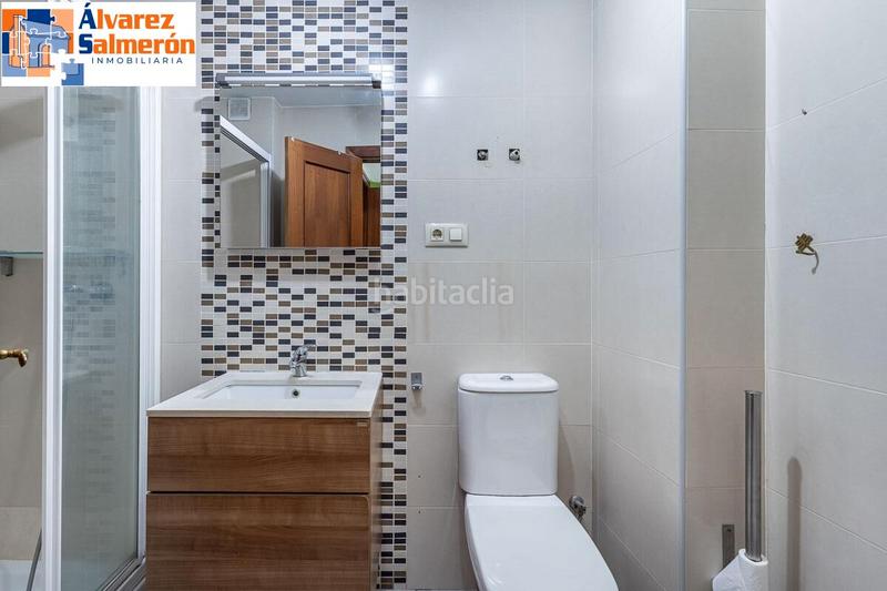Foto 25f28ce4-9845-4455-83f1-086a4eda5e77. Piso  con garaje en plena calle molinos. en San Matías - Realejo Granada