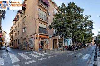 Appartement  Calle molinos. Piso con garaje en plena calle molinos.