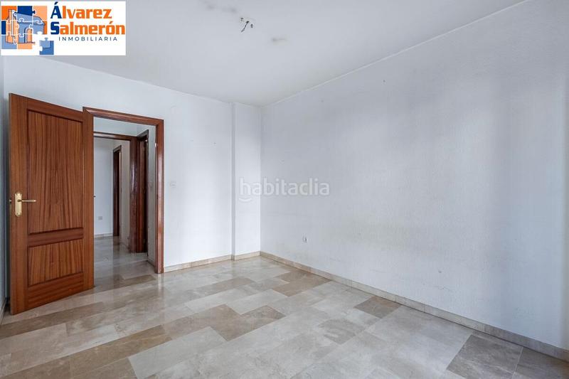Foto 2c448f55-8888-4423-91d5-7b985fb91506. Piso  con garaje en plena calle molinos. en San Matías - Realejo Granada