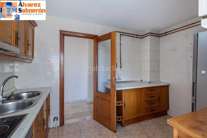 Foto 4e3f8c9a-36c4-46bb-9e62-b2161115ba64. Piso  con garaje en plena calle molinos. en San Matías - Realejo Granada