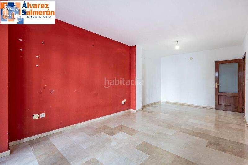Foto 56679e3f-d359-4a33-a40d-40a72d758919. Piso  con garaje en plena calle molinos. en San Matías - Realejo Granada