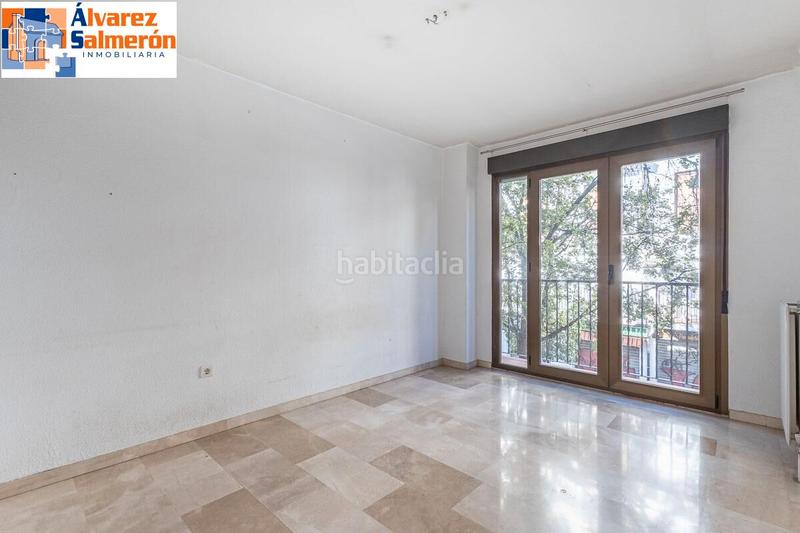 Foto 72e61624-d08e-4517-9ce3-4b044aa6e200. Piso  con garaje en plena calle molinos. en San Matías - Realejo Granada