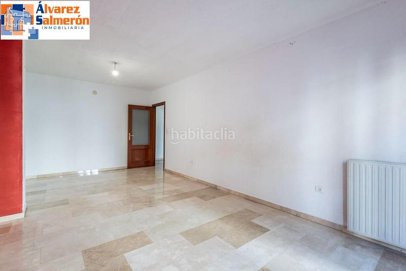 Foto 8fd905f6-2266-4f25-91e9-1702255ca0e0. Piso  con garaje en plena calle molinos. en San Matías - Realejo Granada