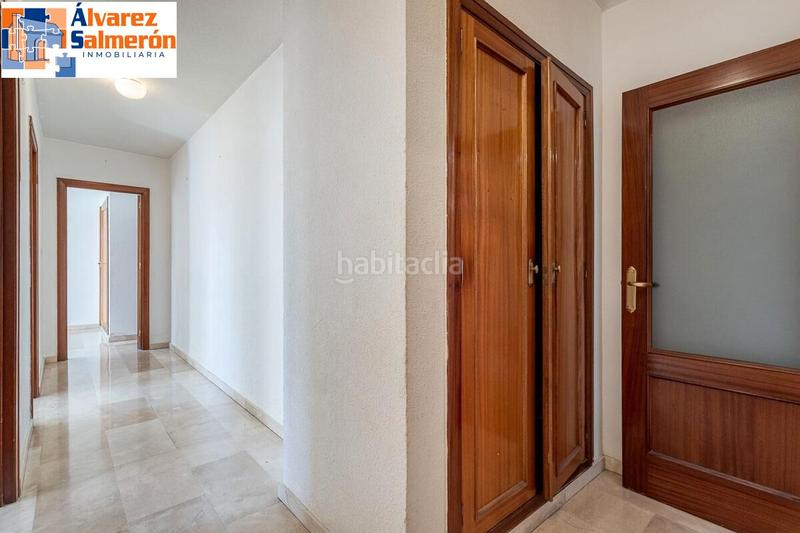Foto a7a5d6b3-fdfc-4edb-99d3-3c84c8df2405. Piso  con garaje en plena calle molinos. en San Matías - Realejo Granada