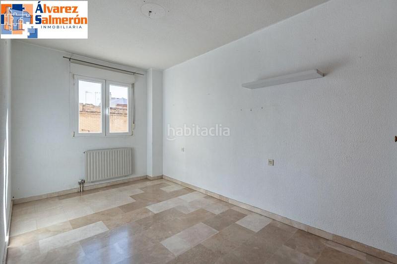 Foto aaa9c07a-8f8b-439b-9e73-fd03a0ad6218. Piso  con garaje en plena calle molinos. en San Matías - Realejo Granada