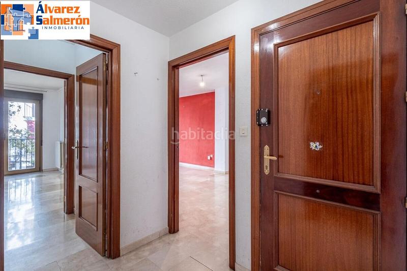 Foto b68066f9-9707-4c58-b33c-cf35a91c949e. Piso  con garaje en plena calle molinos. en San Matías - Realejo Granada