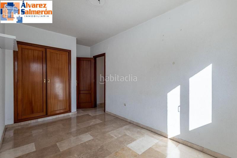 Foto d074710d-9db1-4123-bcb6-badd705ce157. Piso  con garaje en plena calle molinos. en San Matías - Realejo Granada