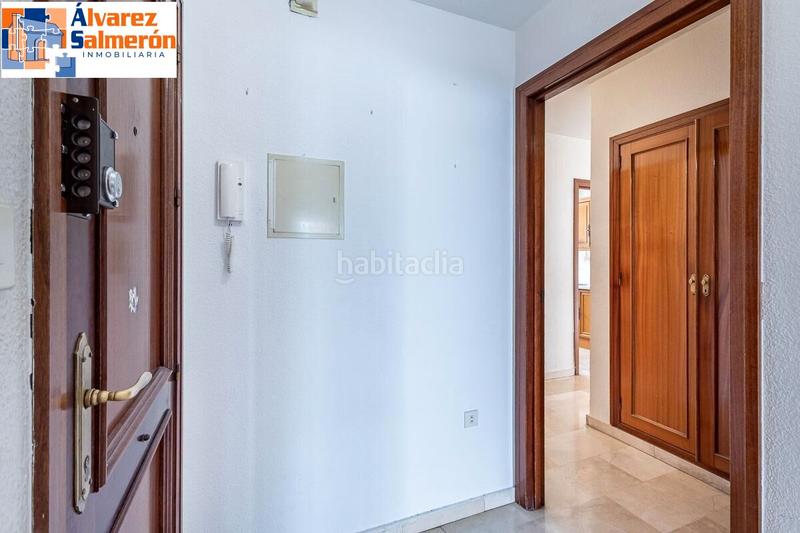 Foto e52e04a7-10c1-4834-9fea-02be903b0361. Piso  con garaje en plena calle molinos. en San Matías - Realejo Granada