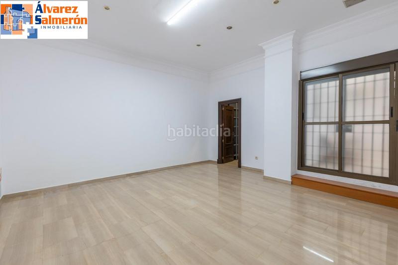 Foto 0c85ee99-8e40-4dfe-adde-a5ec5f33f437. Oficina espacio exclusivo en pleno centro - ganivet en Granada