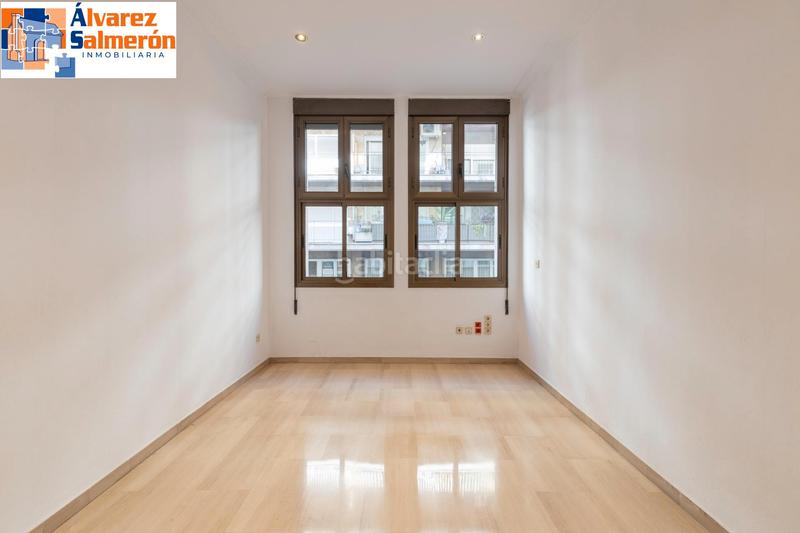 Foto 4c34e9a8-8c8e-4889-8e65-39744713b6a4. Oficina espacio exclusivo en pleno centro - ganivet en Granada
