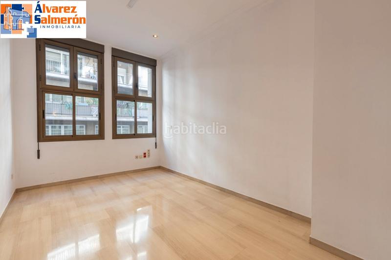 Foto 4f12598b-921c-42b4-84da-ef802e11a4e2. Oficina espacio exclusivo en pleno centro - ganivet en Granada