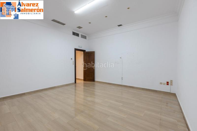 Foto 81ba0fbf-e3d0-40af-b3ee-9bb6bb463b5a. Oficina espacio exclusivo en pleno centro - ganivet en Granada