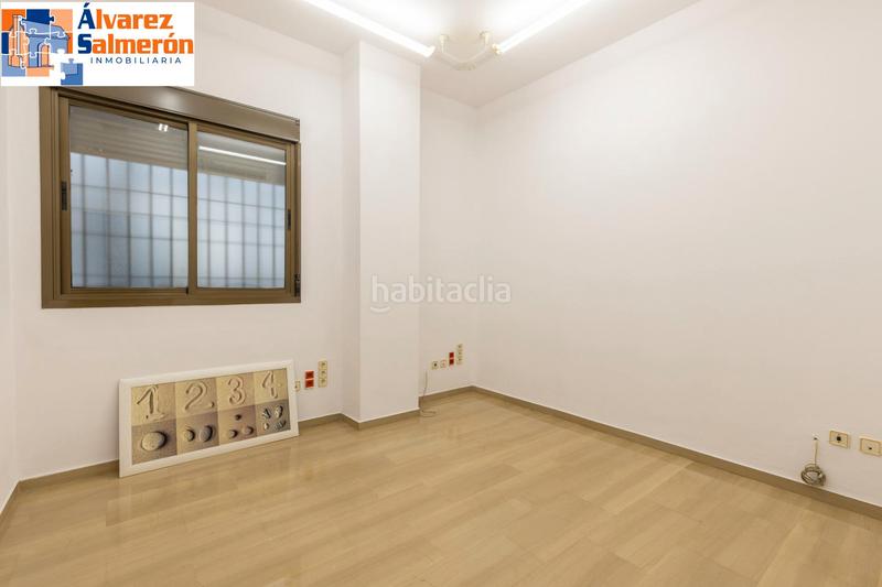 Foto 94ab3b7e-1836-44b6-94f3-37f191503409. Oficina espacio exclusivo en pleno centro - ganivet en Granada