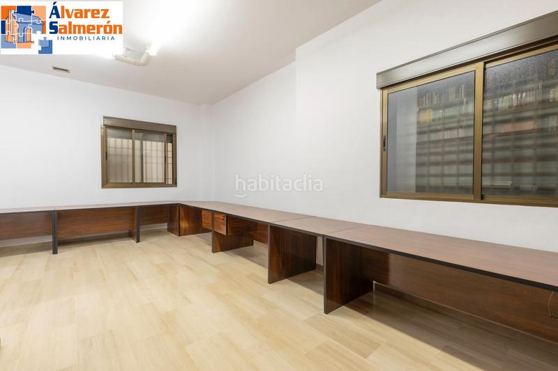 Foto abd0ab70-4e27-4bc2-9ba6-a2d2b8d73524. Oficina espacio exclusivo en pleno centro - ganivet en Granada