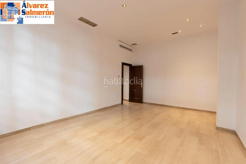 Foto b5c0a6d7-6265-4cf7-a0bb-4a86ca48a899. Oficina espacio exclusivo en pleno centro - ganivet en Granada
