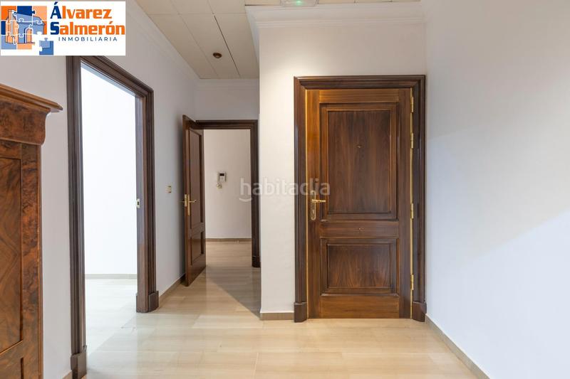 Foto b7fb66f3-11ff-4be7-878a-2fbdcd5f4aee. Oficina espacio exclusivo en pleno centro - ganivet en Granada