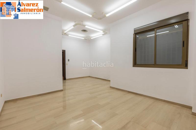 Foto bd7462fd-3174-432b-a680-562a5cd7a33a. Oficina espacio exclusivo en pleno centro - ganivet en Granada